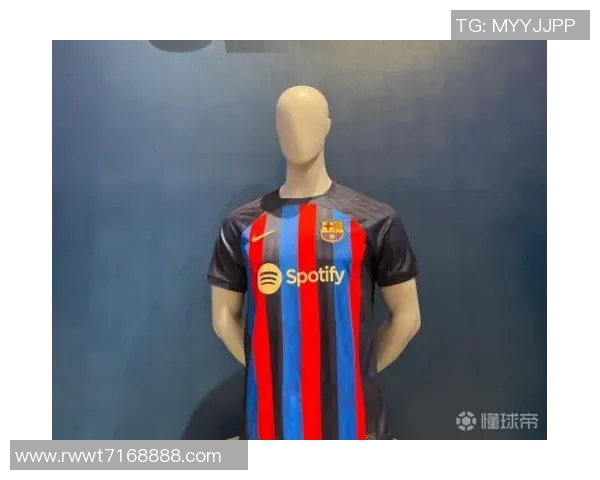 巴塞罗那宣布新赛季主场球衣设计造型独特引争议 巴塞罗那宣布新赛季主场球衣设计造型独特引争议