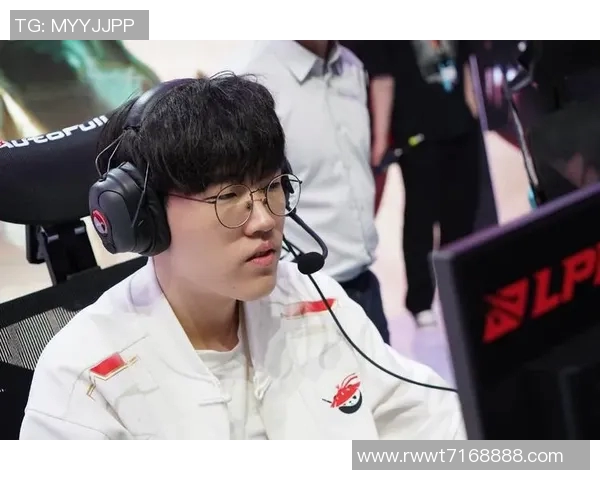 LPL春季赛粉丝Kael的热情与支持让电竞赛场更加精彩纷呈 LPL春季赛粉丝Kael的热情与支持让电竞赛场更加精彩纷呈