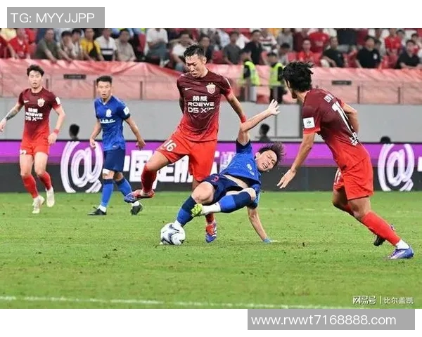 山东鲁能主场大胜，中超联赛积分榜继续领跑，球迷热情庆祝